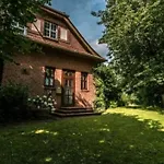شقة Historisches Schulhaus Mit Kamin Fuer Familiengarten An Nordsee