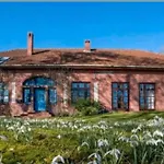 Historisches Schulhaus Mit Kamin Fuer Familiengarten An Nordsee Appartement