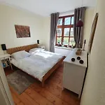 Appartement Historisches Schulhaus Mit Kamin Fuer Familiengarten An Nordsee *