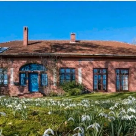 Historisches Schulhaus Mit Kamin Fuer Familiengarten An Nordsee Appartamento