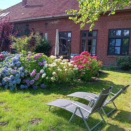 Alte Schule Suellwarden An Der Nordsee Бутьядинген