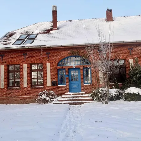 Appartamento Historisches Schulhaus Mit Kamin Fuer Familiengarten An Nordsee