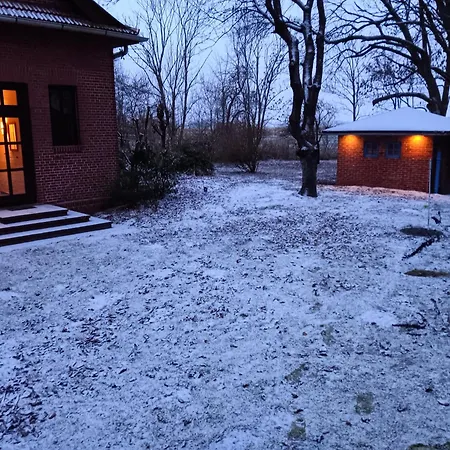 Historisches Schulhaus Mit Kamin Fuer Familiengarten An Nordsee