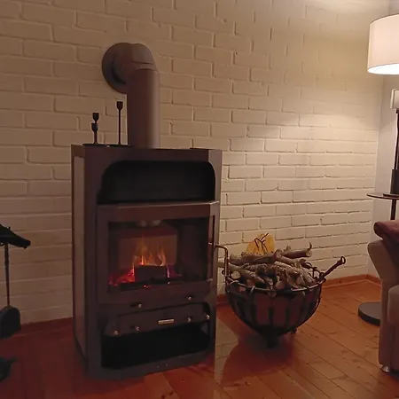 Historisches Schulhaus Mit Kamin Fuer Familiengarten An Nordsee *