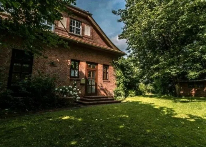 アパート Historisches Schulhaus Mit Kamin Fuer Familiengarten An Nordsee