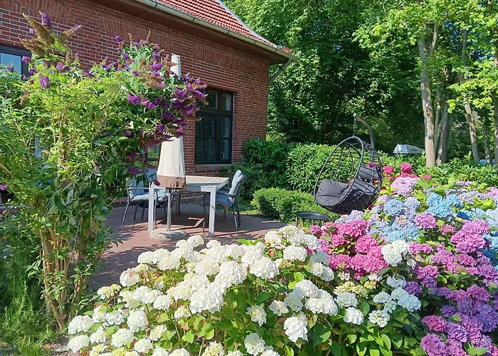アパート Historisches Schulhaus Mit Kamin Fuer Familiengarten An Nordsee