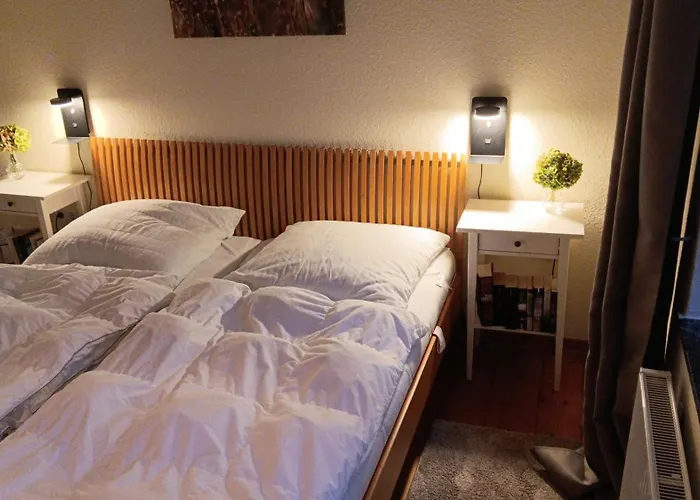 Historisches Schulhaus Mit Kamin Fuer Familiengarten An Nordsee アパート ブットヤーディンゲン