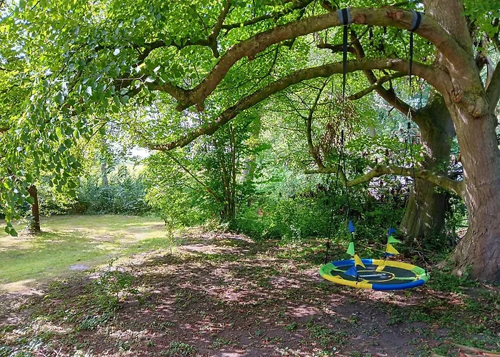 Historisches Schulhaus Mit Kamin Fuer Familiengarten An Nordsee アパート ブットヤーディンゲン
