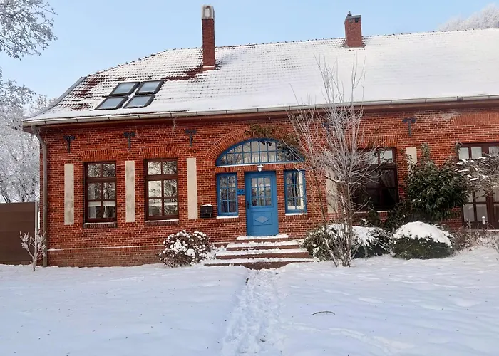 アパート Historisches Schulhaus Mit Kamin Fuer Familiengarten An Nordsee